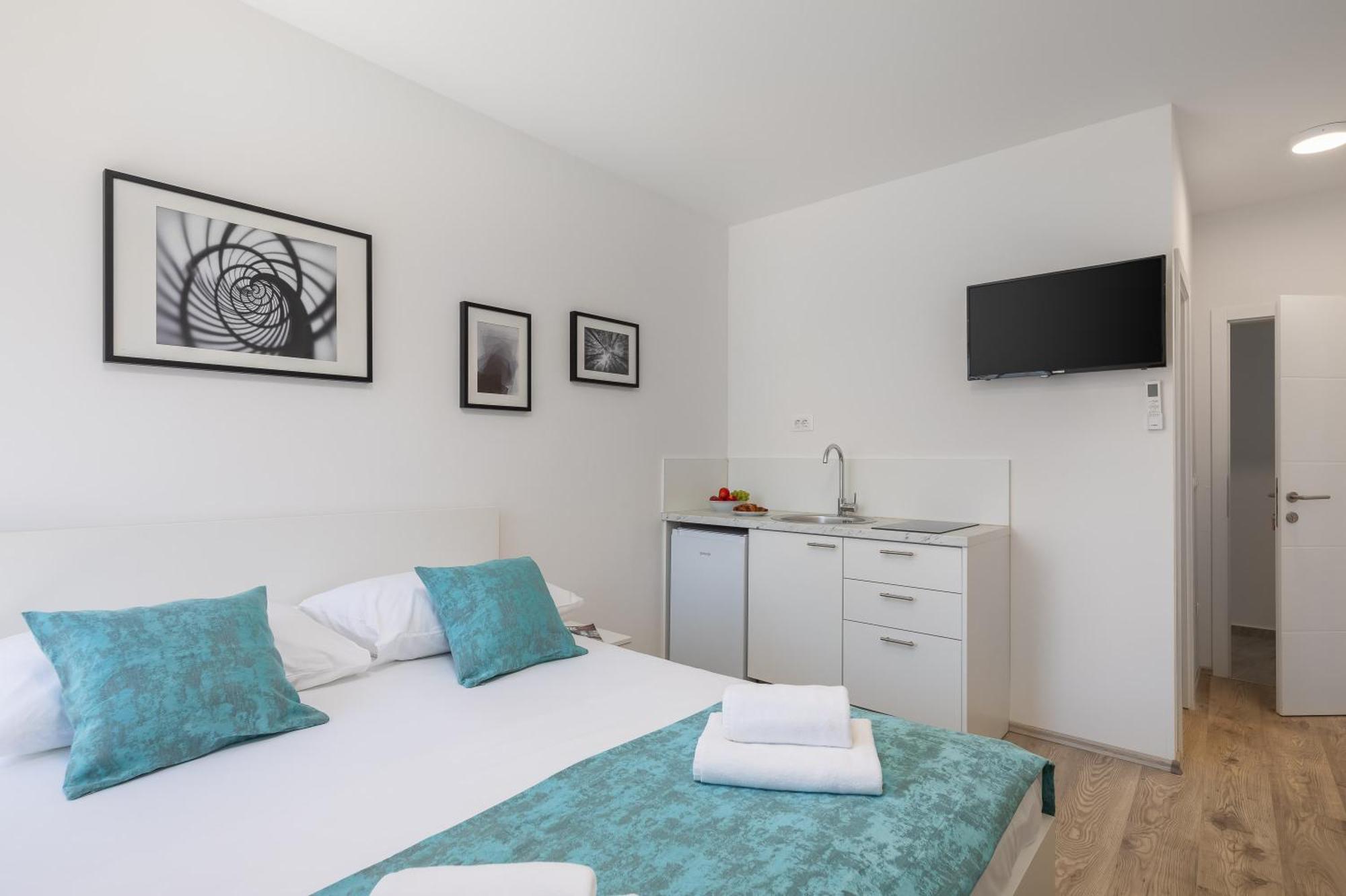 Beachfront Apartments Providenca With Free Parking Макарска Номер фото