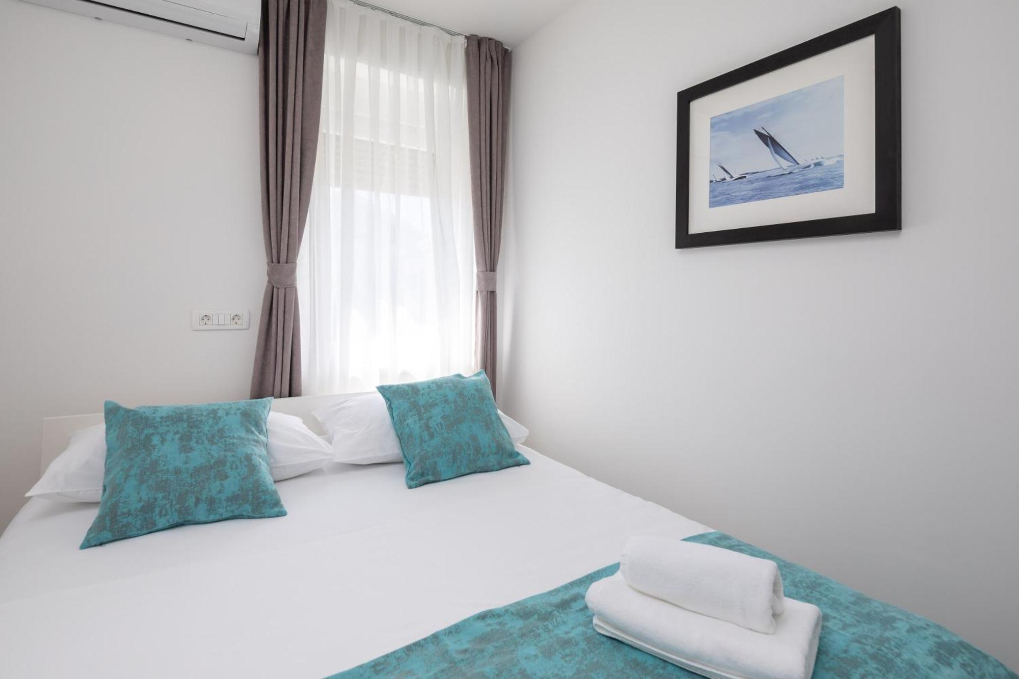 Beachfront Apartments Providenca With Free Parking Макарска Номер фото